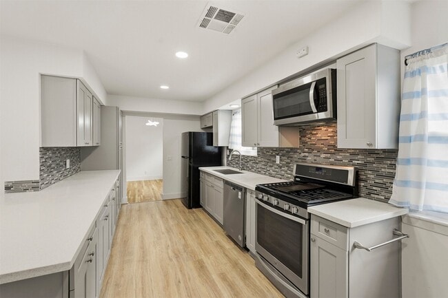 Building Photo - 1219 Wisterwood Dr