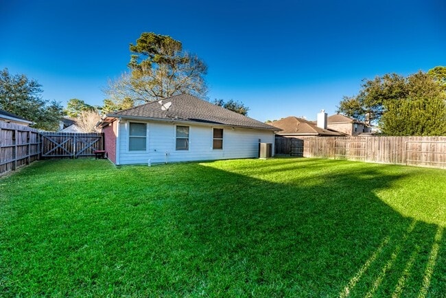 Building Photo - 26115 Cypresswood Dr