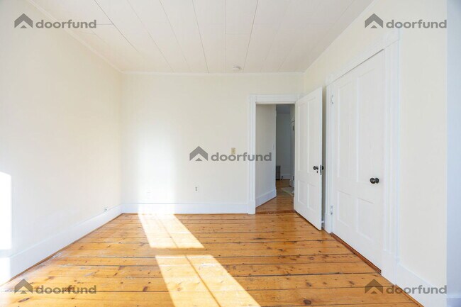 Building Photo - 12 Page St