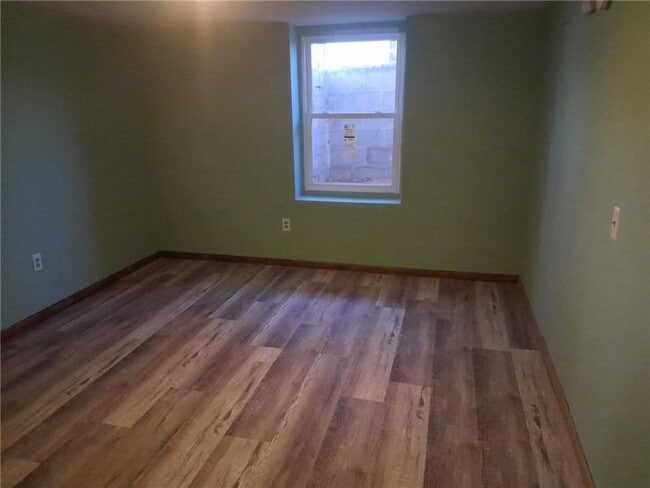 Building Photo - 7885 Van Buren St NE