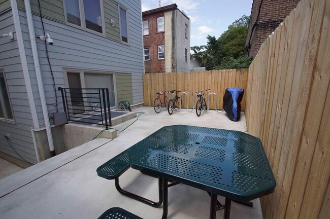 Building Photo - 409 N 41st St