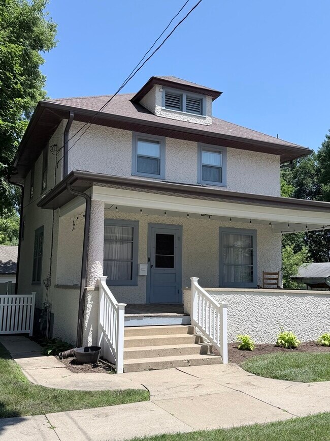 Building Photo - 124 E Sunnyside Ave
