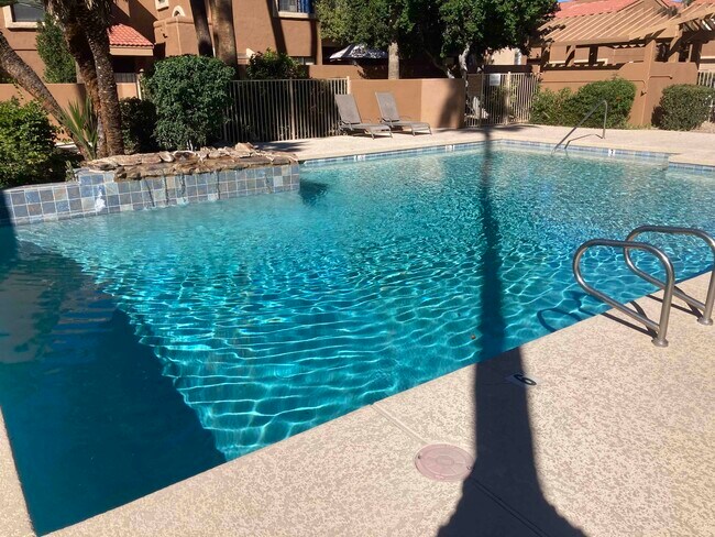 Building Photo - 5640 E Bell Rd