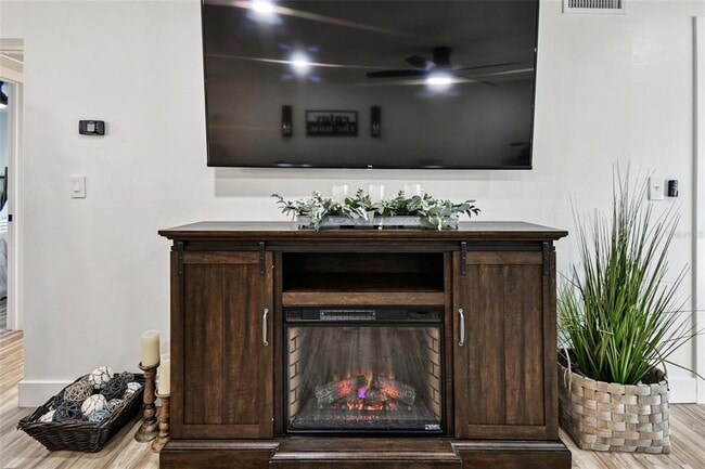 Building Photo - 9032 Mission Oaks Blvd