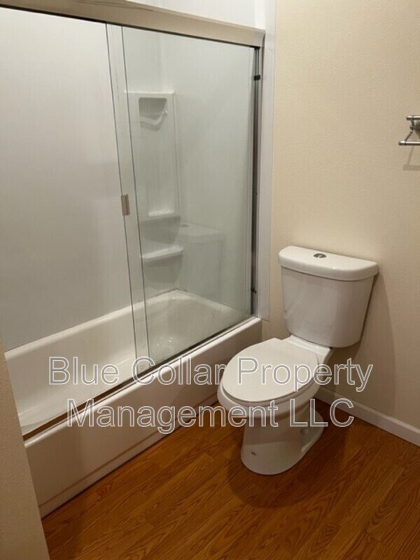 Building Photo - 104 College St