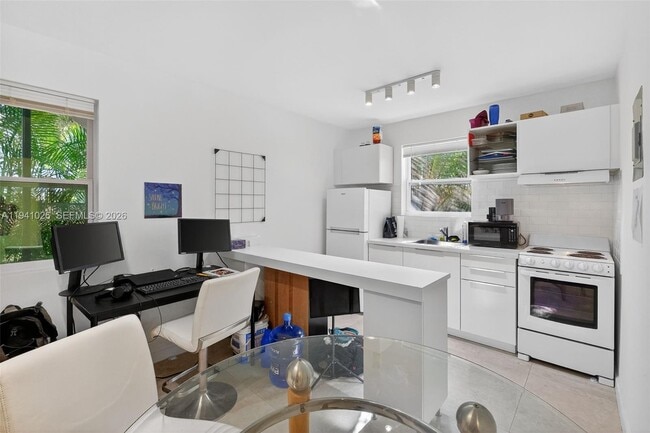 Building Photo - 3676 Oak Ave