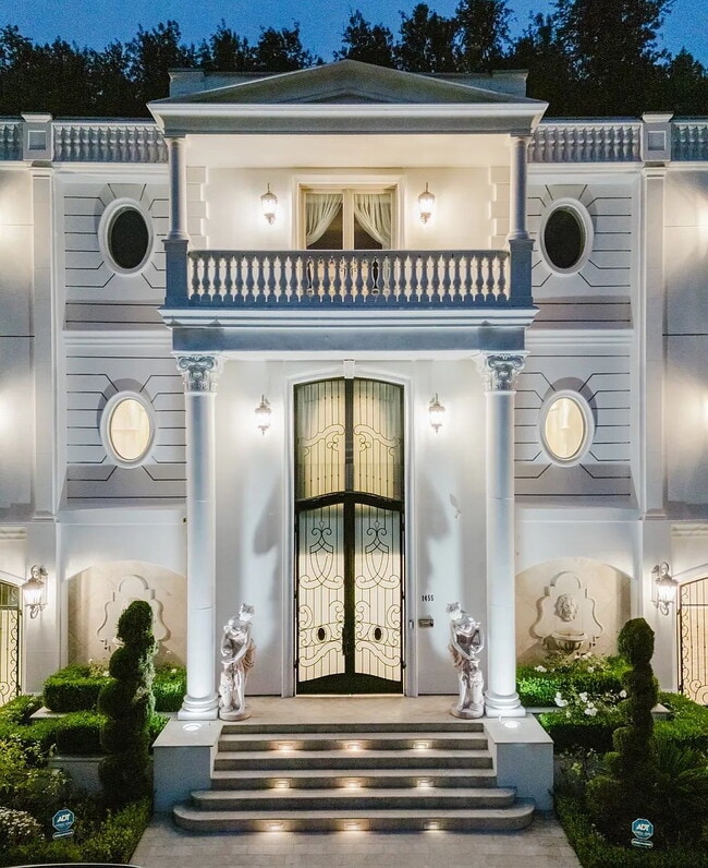 Building Photo - NO MIN CREDIT SCORE REQUIRED, BK OKAY, PAST EVICTION OKAY!, BACKGROUND FRIENDLY. Apply at "The Re...