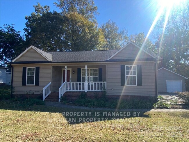 Primary Photo - 735 Kluttz St