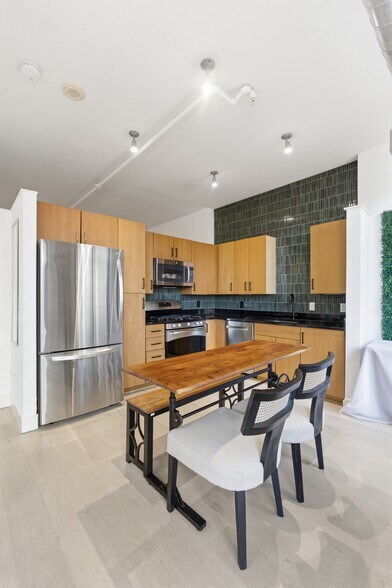 Building Photo - 811 4th St NW