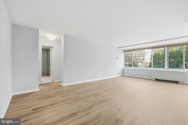 Building Photo - 1210 N Taft St