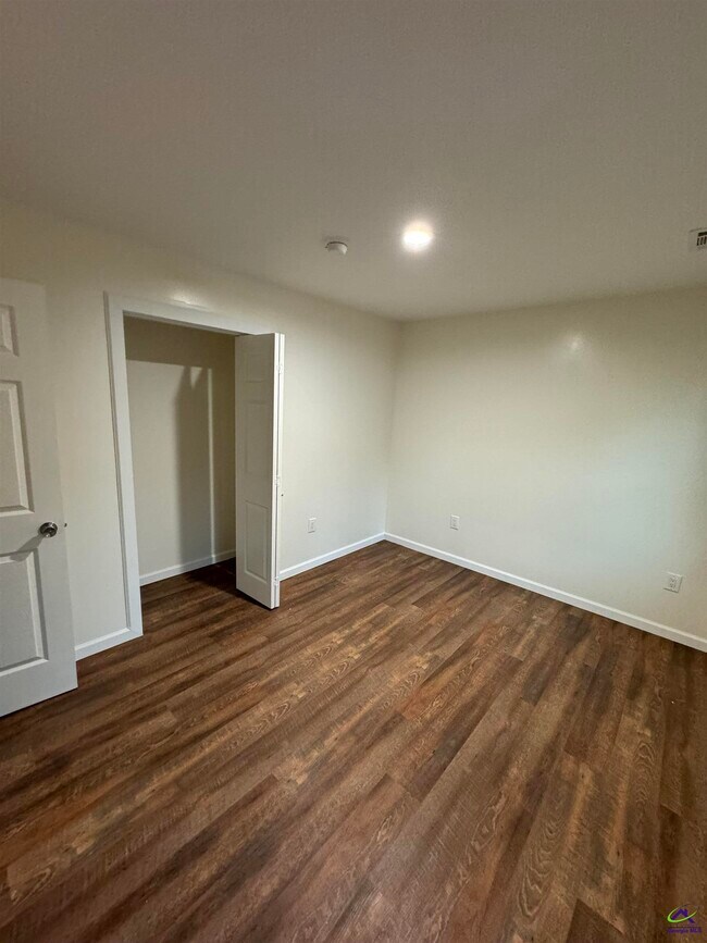 Building Photo - 104 Acorn Ridge Ct