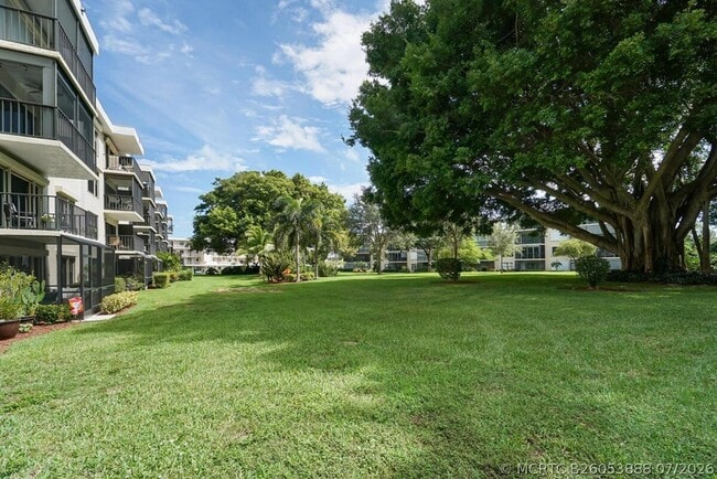 Building Photo - 300 N Hwy A1A