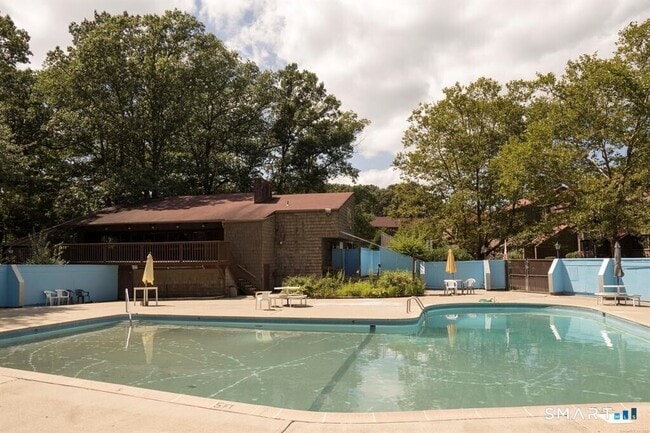 Building Photo - 165 Towne House Rd