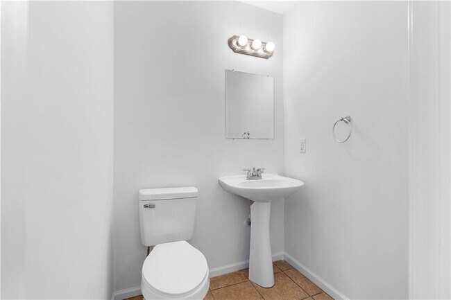 Building Photo - 80 Castle Ct