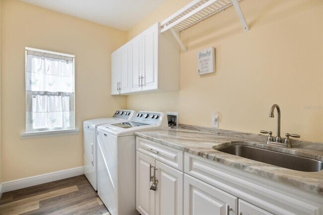 Building Photo - 2339 Datura St