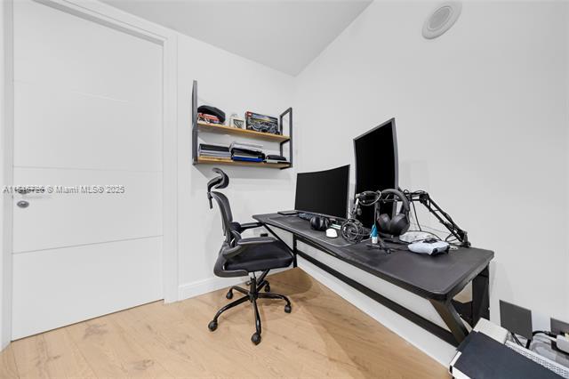 Building Photo - 16001 Collins Ave