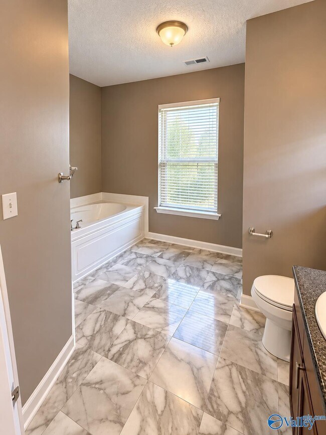 Building Photo - 409 Summer Cove Cir NW
