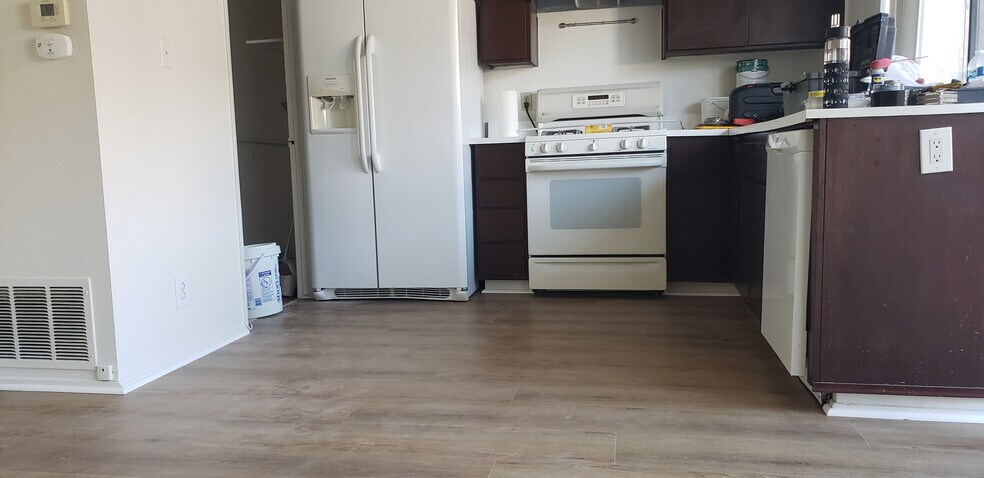 Kitchen with pantry with room for washer & dryer - 725 Windwood Dr