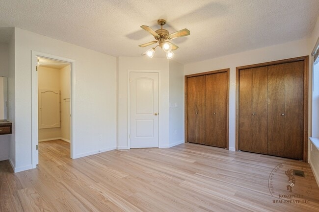 Building Photo - 587 Starlight Dr