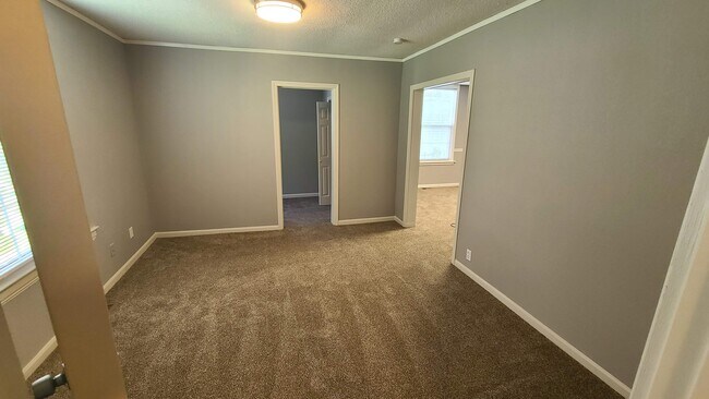 Building Photo - 112 S Crysler Ave