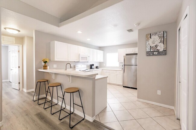 Building Photo - "Charming 3-Bedroom Home with 2 Full Baths and Spacious 2537 Sq Ft in North Port, FL!"