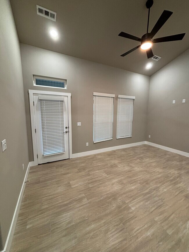 Building Photo - 470 Azurite Rd