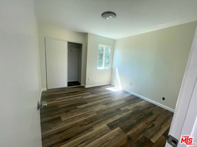 Building Photo - 3160 Vineland Ave