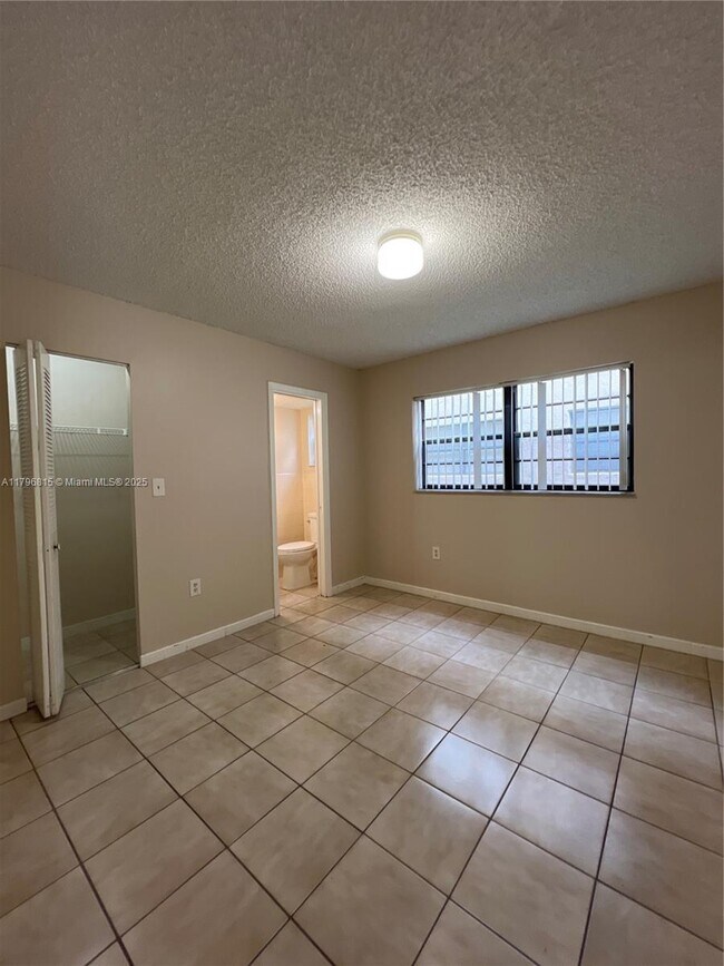 Building Photo - 2580 W 60th St