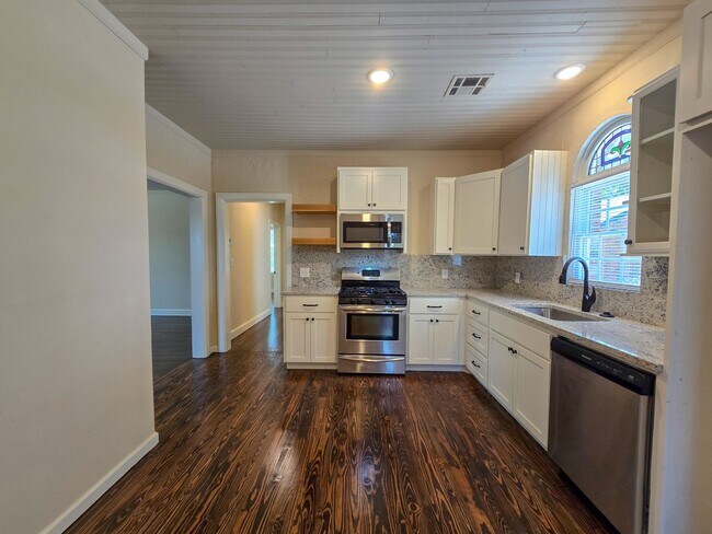 Building Photo - Cute 3 Bedroom Brick home in Shawnee