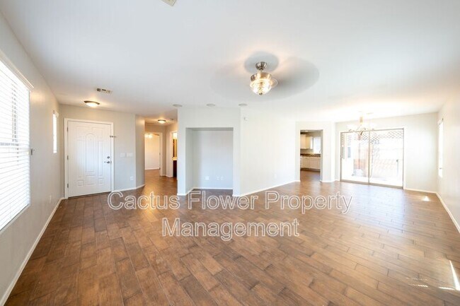 Building Photo - 2721 E Bart St