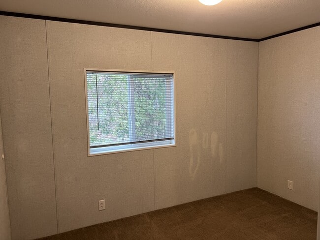 Building Photo - 582 Brent Dr