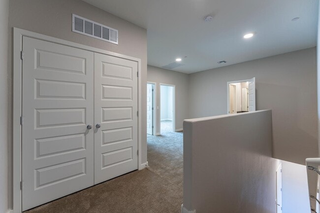 Building Photo - 432 S 32nd St