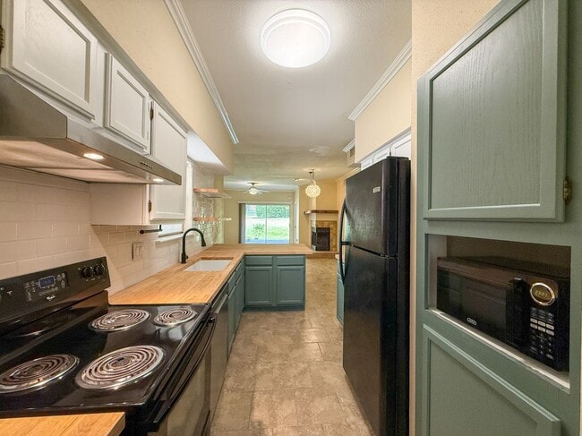 Building Photo - 2450 Wickersham Ln