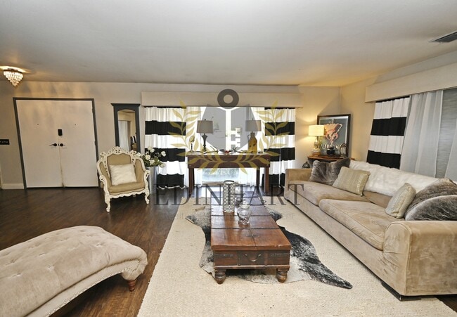 Building Photo - 360 E Terrace Ave