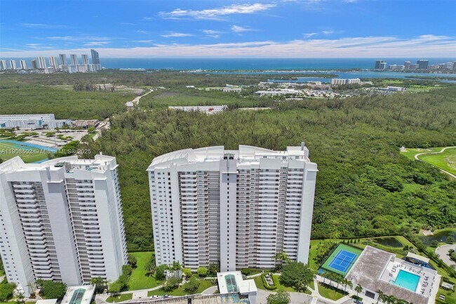 Building Photo - 14951 Royal Oaks Ln