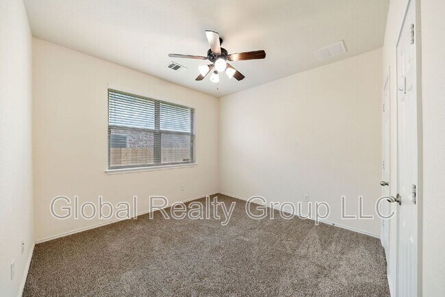 Building Photo - 2118 Pecan Haven