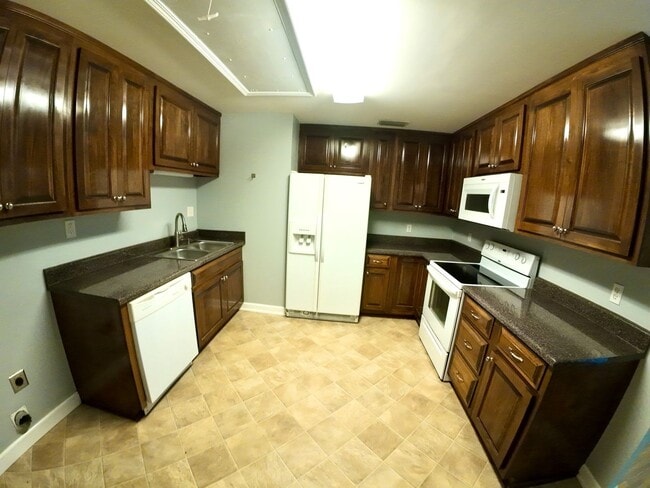 Building Photo - 3/1 Brick Home Near USA Campus w/ Carport & Fenced-In yard