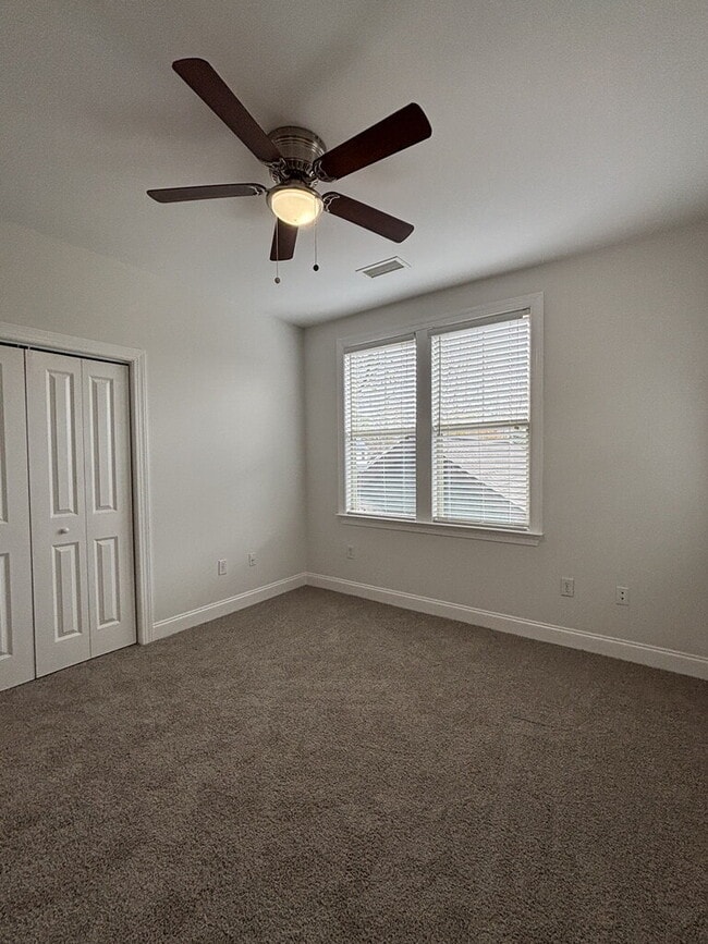 Building Photo - 5565 Colonial Chatsworth Cir