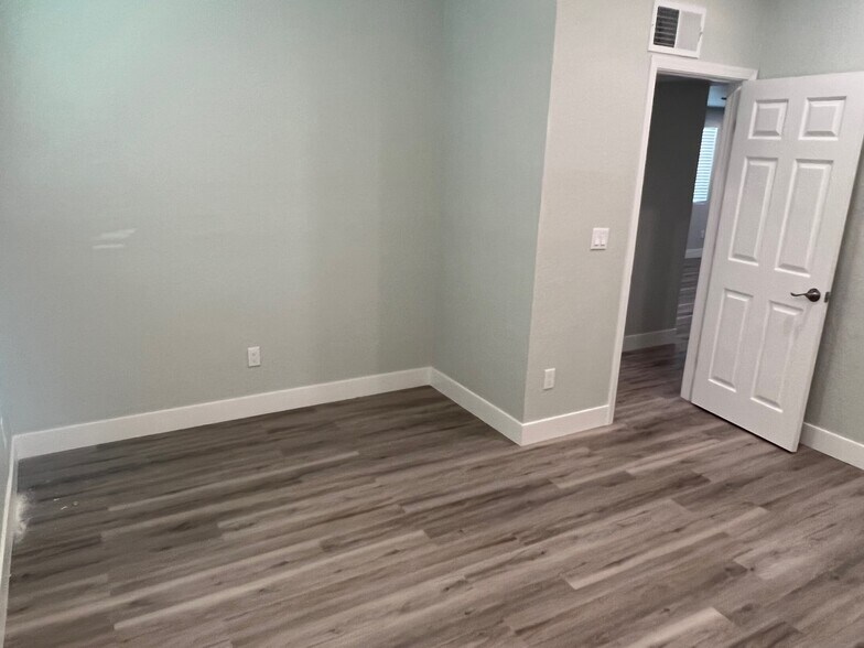 Building Photo - 1546 E 29th Ave