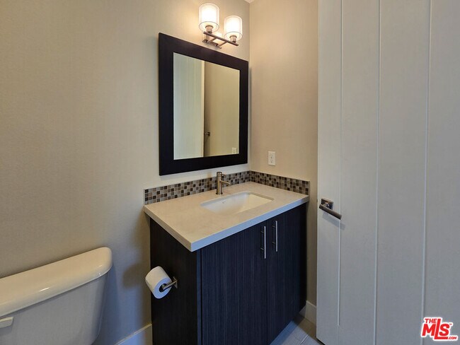 Building Photo - 2753 Waverly Dr