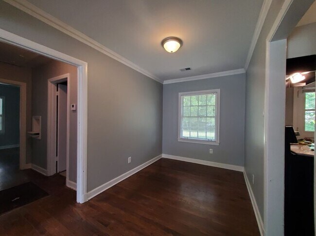 Building Photo - 5000 Princeton Rd