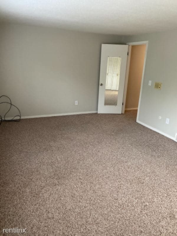 Building Photo - 2 br, 2 bath Townhome - 4445 W Sylvania Ave