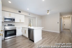 Building Photo - 1644 W Mistletoe Ave