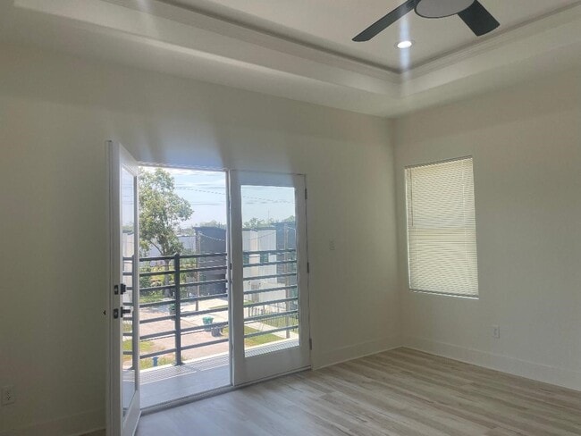 Building Photo - 201 E 37th St