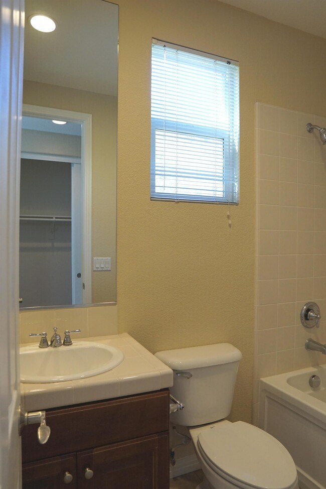Building Photo - 35579 Domani Dr