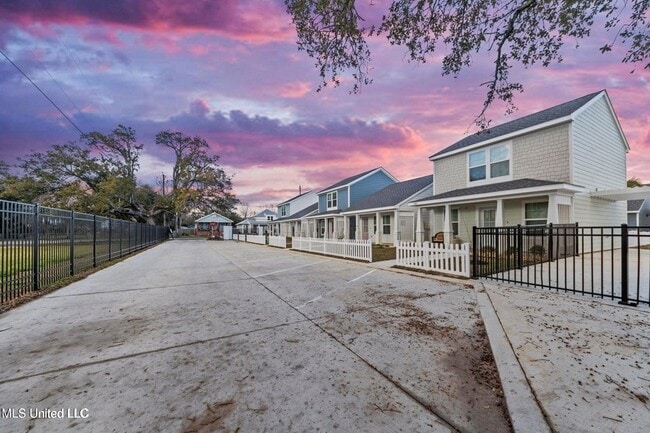 Building Photo - 1527 2nd St