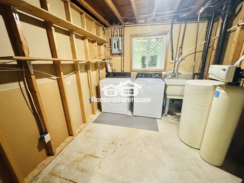 Building Photo - 905 97th Ln NE