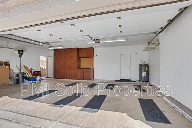 Building Photo - 10198 E San Salvador Dr