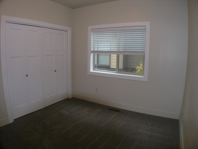 Building Photo - 2576 E Hidden Crk St