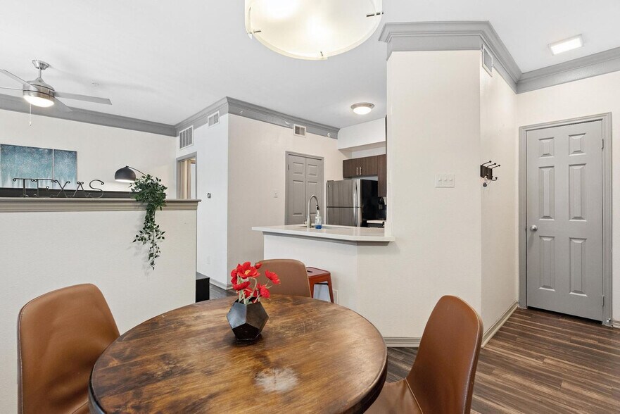 Building Photo - 12100 Metric Blvd